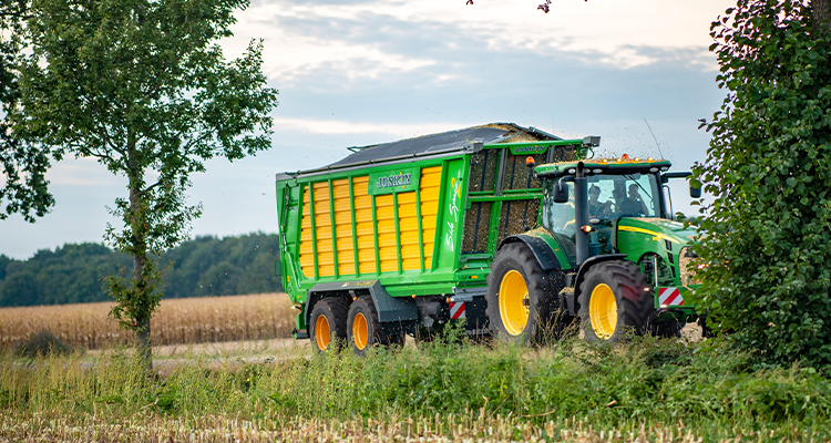 Rimorchi Agricoli e Normative: le Regole Non Sono Opinioni